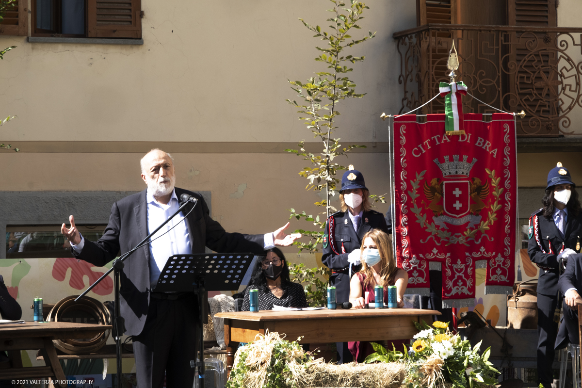 _DSF1514.jpg - 17/09/2021. Bra. Cheese, la manifestazione internazionale dedicata alle forme del latte, si tiene a Bra (Cn) dal 17 al 20 settembre 2021. Nella foto l'intervento di Carlo Petrini Presidente di Slow Food