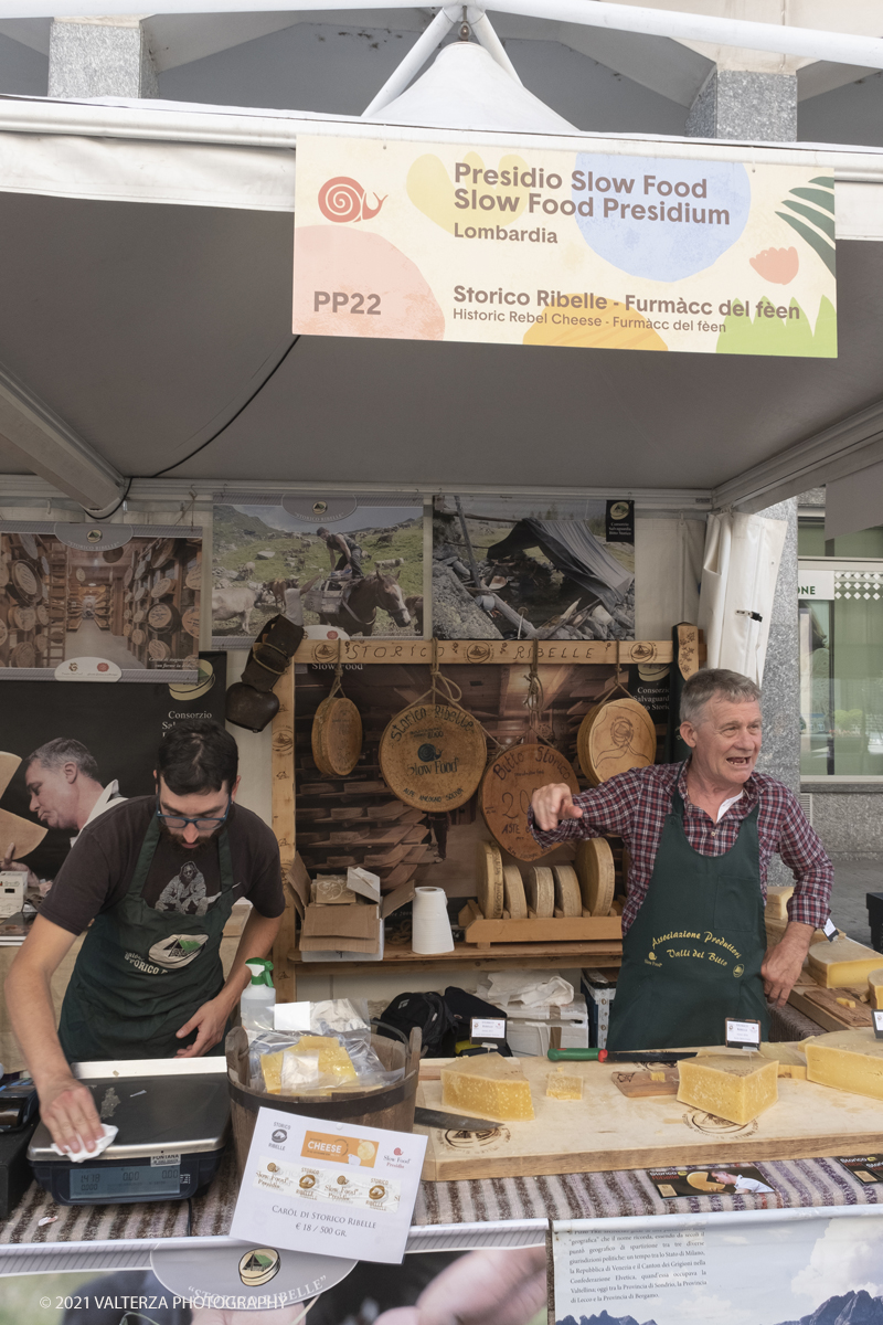 _DSF1593.jpg - 17/09/2021. Bra. Cheese Ã¨  la piÃ¹ importante fiera italiana dedicata al formaggio ai latticini ed al latte crudo. Nella foto stand di presidi slow food, nello specifico quello di Paolo Ciapparelli insignito del premio di Resistenza Casearia