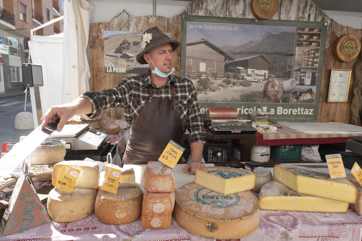 _DSF1612.jpg - 17/09/2021. Bra. Cheese Ã¨  la piÃ¹ importante fiera italiana dedicata al formaggio ai latticini ed al latte crudo. Nella foto stand di presidi slow food