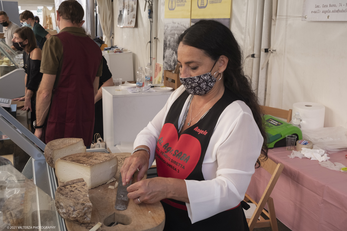 _DSF1652.jpg - 17/09/2021. Bra. Cheese Ã¨  la piÃ¹ importante fiera italiana dedicata al formaggio ai latticini ed al latte crudo. Nella foto stand di presidi slow food, nello specifico quello di Angela Saba insignita del premio di Resistenza Casearia