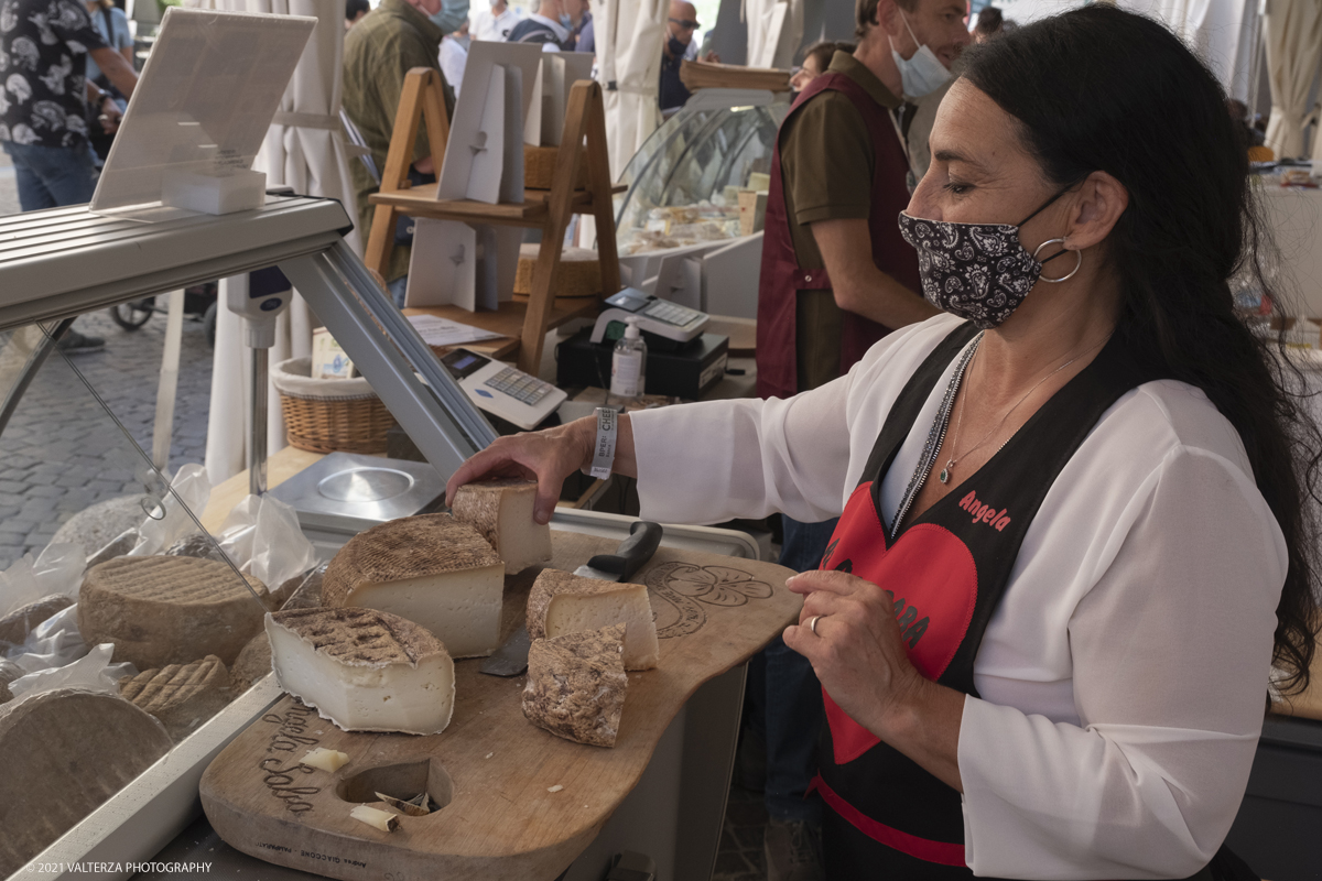 _DSF1686.jpg - 17/09/2021. Bra. Cheese Ã¨  la piÃ¹ importante fiera italiana dedicata al formaggio ai latticini ed al latte crudo. Nella foto stand di presidi slow food, nello specifico quello di Angela Saba insignita del premio di Resistenza Casearia