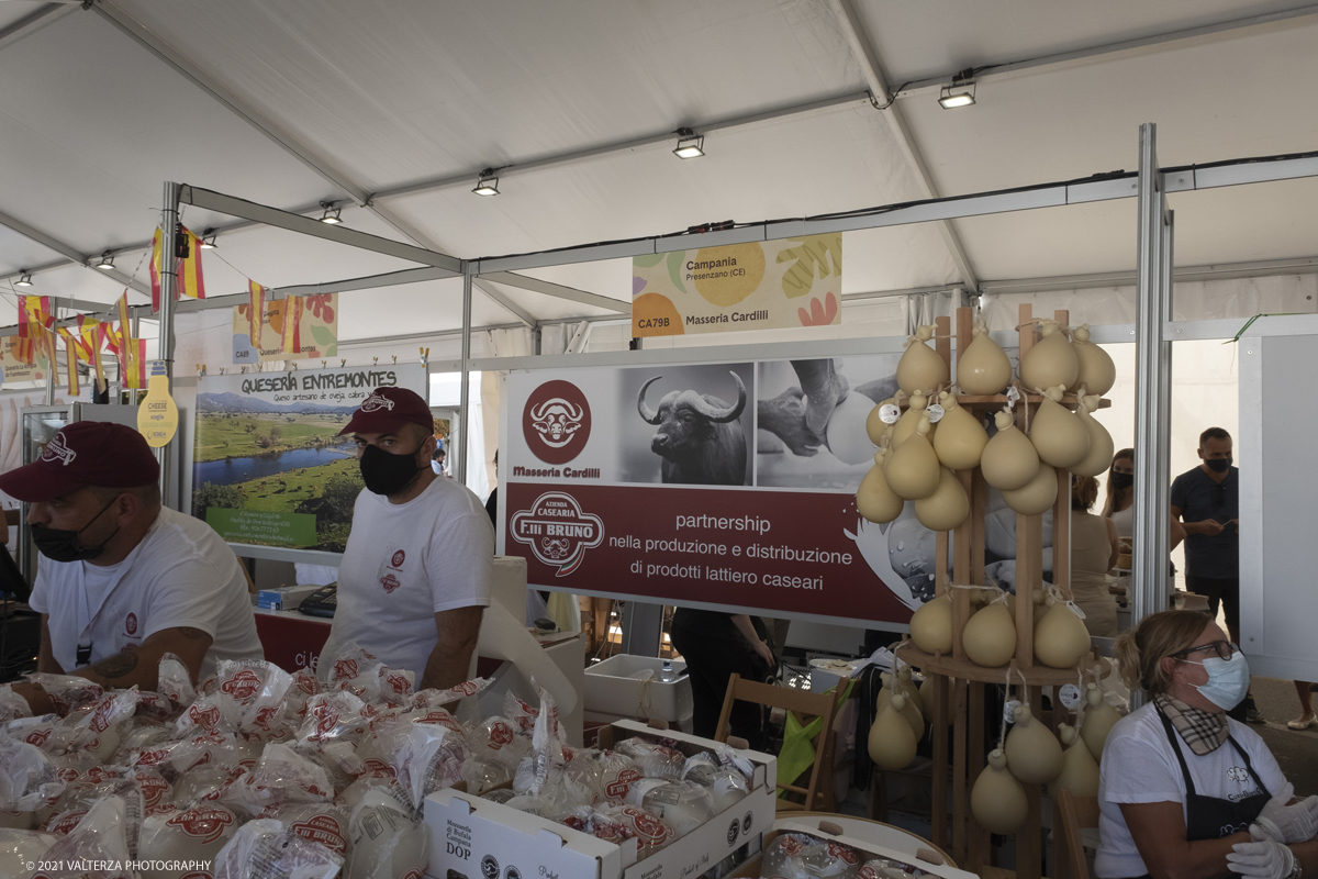 _DSF1712.jpg - 17/09/2021. Bra. Cheese Ã¨  la piÃ¹ importante fiera italiana dedicata al formaggio ai latticini ed al latte crudo. Nella foto stand di una delle due aree denominate Mercato del Formaggio