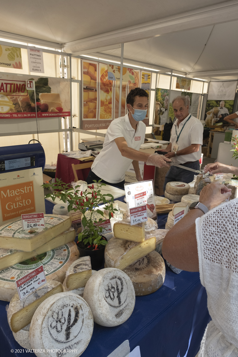 _DSF1742.jpg - 17/09/2021. Bra. Cheese Ã¨  la piÃ¹ importante fiera italiana dedicata al formaggio ai latticini ed al latte crudo. Nella foto stand di affinatori di formaggi