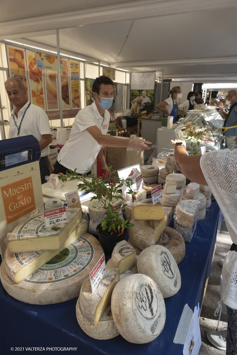 _DSF1745.jpg - 17/09/2021. Bra. Cheese Ã¨  la piÃ¹ importante fiera italiana dedicata al formaggio ai latticini ed al latte crudo. Nella foto stand di affinatori di formaggi