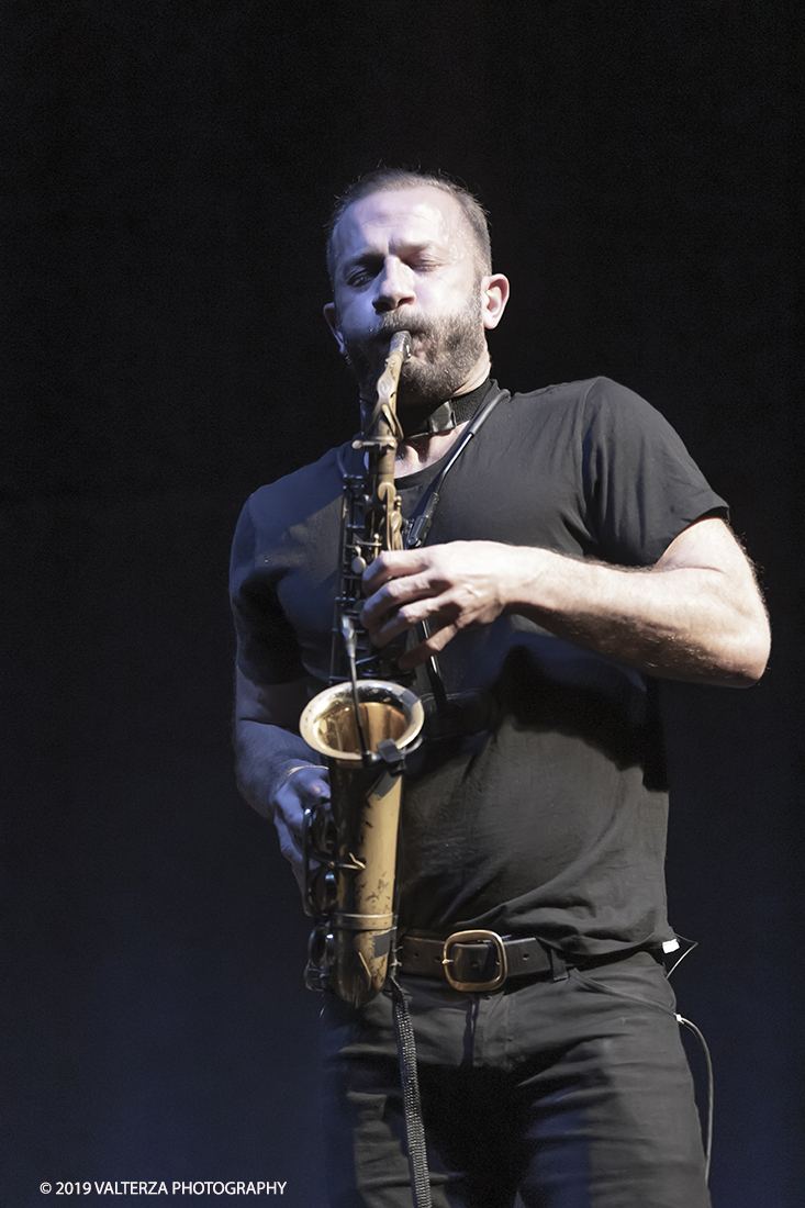 _G3I0690.jpg - 04/04/2019. Rivoli. Colin Stetson, considerato una leggenda vivente per il suo talento innovatore, Colin Stetson ha collaborato con decine di artisti tra cui Tom Waits, Arcade Fire, TV on the Radio, Feist, Bon Iver e The National. Nel 2008 ha pubblicato il suo primo album solista ed Ã¨ entrato immediatamente nella short-list dei finalisti per il Polaris Music Prize. Nella foto Colin Stetson al sax