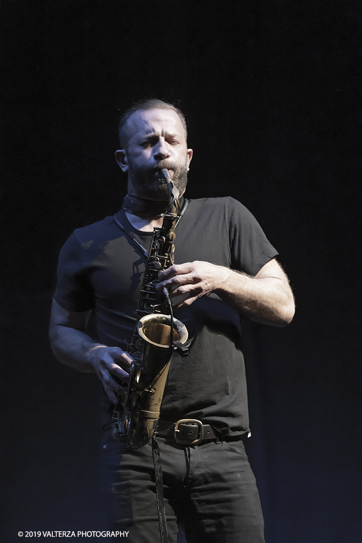 _G3I0723.jpg - 04/04/2019. Rivoli. Colin Stetson, considerato una leggenda vivente per il suo talento innovatore, Colin Stetson ha collaborato con decine di artisti tra cui Tom Waits, Arcade Fire, TV on the Radio, Feist, Bon Iver e The National. Nel 2008 ha pubblicato il suo primo album solista ed Ã¨ entrato immediatamente nella short-list dei finalisti per il Polaris Music Prize. Nella foto Colin Stetson al sax