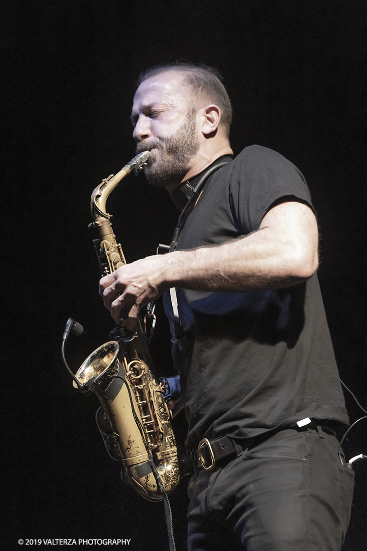 _G3I0759.jpg - 04/04/2019. Rivoli. Colin Stetson, considerato una leggenda vivente per il suo talento innovatore, Colin Stetson ha collaborato con decine di artisti tra cui Tom Waits, Arcade Fire, TV on the Radio, Feist, Bon Iver e The National. Nel 2008 ha pubblicato il suo primo album solista ed Ã¨ entrato immediatamente nella short-list dei finalisti per il Polaris Music Prize. Nella foto Colin Stetson al sax