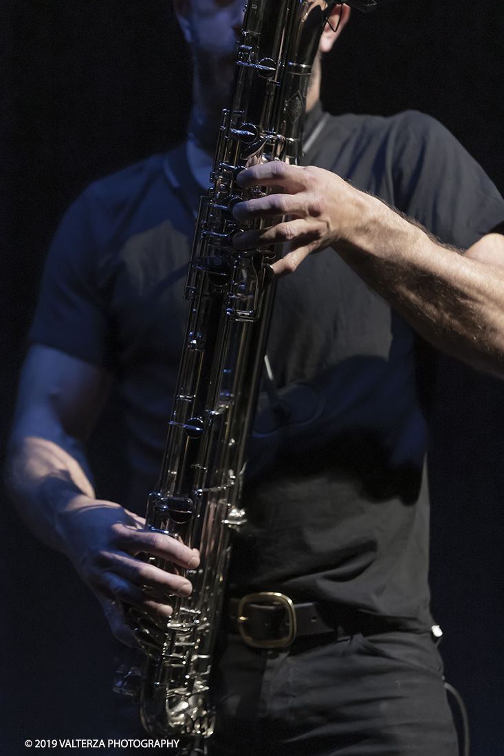 _G3I0918.jpg - 04/04/2019. Rivoli. Colin Stetson, considerato una leggenda vivente per il suo talento innovatore, Colin Stetson ha collaborato con decine di artisti tra cui Tom Waits, Arcade Fire, TV on the Radio, Feist, Bon Iver e The National. Nel 2008 ha pubblicato il suo primo album solista ed Ã¨ entrato immediatamente nella short-list dei finalisti per il Polaris Music Prize. Nella foto Colin Stetson al sax