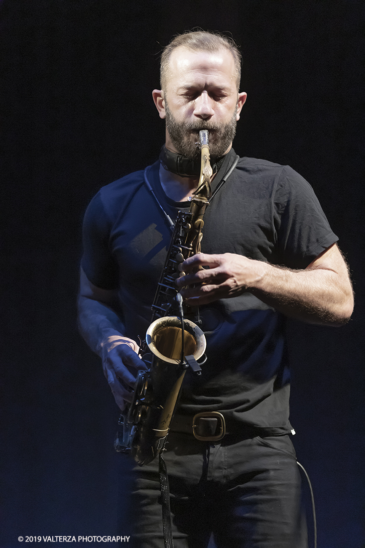 _G3I1089.jpg - 04/04/2019. Rivoli. Colin Stetson, considerato una leggenda vivente per il suo talento innovatore, Colin Stetson ha collaborato con decine di artisti tra cui Tom Waits, Arcade Fire, TV on the Radio, Feist, Bon Iver e The National. Nel 2008 ha pubblicato il suo primo album solista ed Ã¨ entrato immediatamente nella short-list dei finalisti per il Polaris Music Prize. Nella foto Colin Stetson al sax