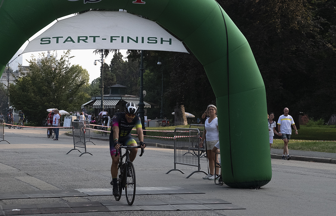 _DSF2097.jpg - 26-07-2019. Torino, cicling,prova a cronometro al Parco del Valentino. Nella foto i primi arrivi sulla linea del traguardo.