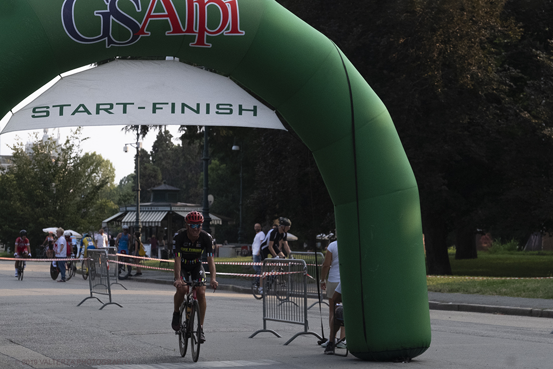 _DSF2114.jpg - 26-07-2019. Torino, cicling,prova a cronometro al Parco del Valentino. Nella foto i primi arrivi sulla linea del traguardo.