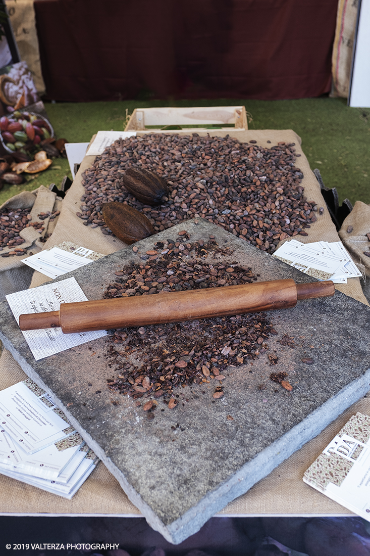 _DSF9143.jpg - 22/03/2019.TORINO. Giornata inaugurale dell secoda edizione dei DOLCI PORTICI. Nella foto  illustrazione del processo di produzione del cioccolato nello stand della DA