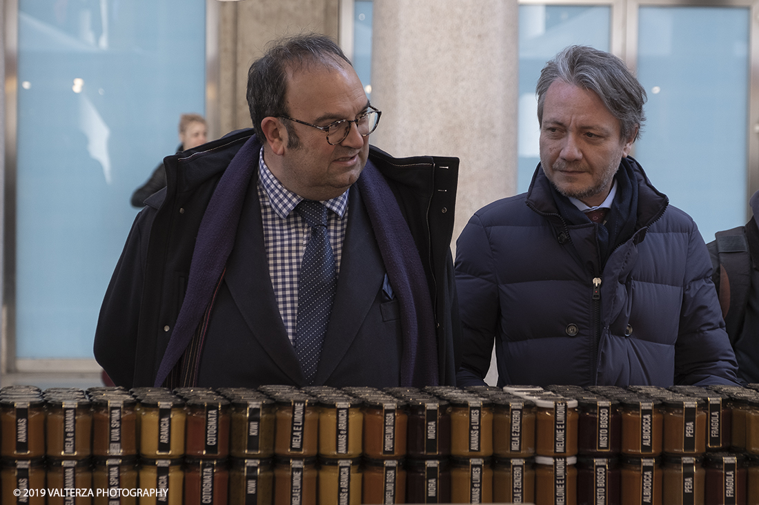 _DSF9411.jpg - 22/03/2019.TORINO. Giornata inaugurale dell secoda edizione dei DOLCI PORTICI. Nella foto  Alberto Sacco, assessore Commercio, Turismo e Lavoro e Guido Bolatto segretario della Camera di Commercio di Torino in visita agli stand della manifestazione dopo il taglio del nastro.