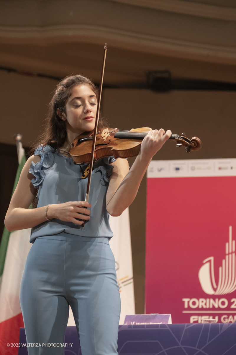 _DSF3993.jpg - 12/01/2025. Torino. FISU World University GamesOpening Press Conference. Nella foto la violoinista Letizia Gullino suona lo Stradivari del 1709 del conservatorio Giuseppe Verdi di Torino