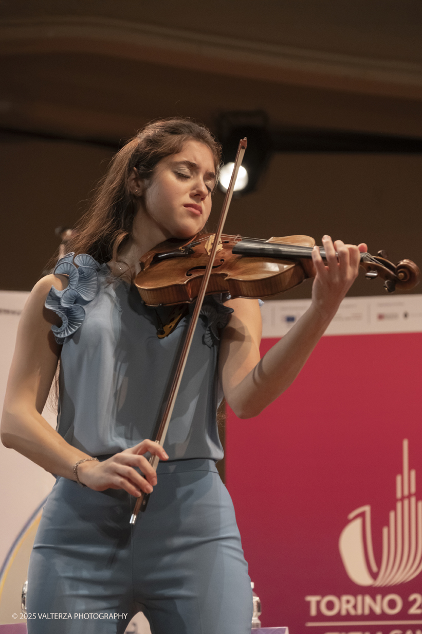 _DSF4008.jpg - 12)01/2025. Torino. FISU World University GamesOpening Press Conference. Nella foto la violoinista Letizia Gullino suona lo Stradivari del 1709 del conservatorio Giuseppe Verdi di Torino