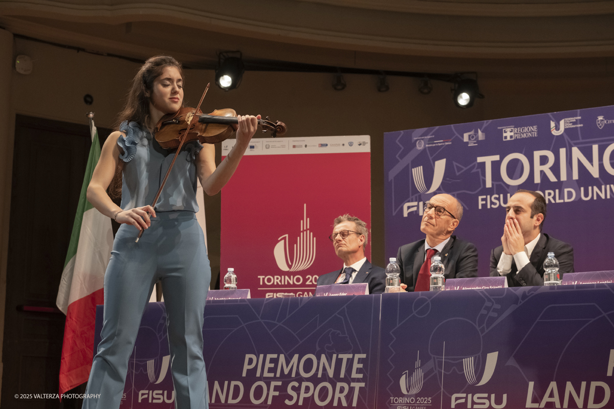 _DSF4061.jpg - 12)01/2025. Torino. FISU World University GamesOpening Press Conference. Nella foto  la violoinista Letizia Gullino suona lo Stradivari del 1709 del conservatorio Giuseppe Verdi di Torino