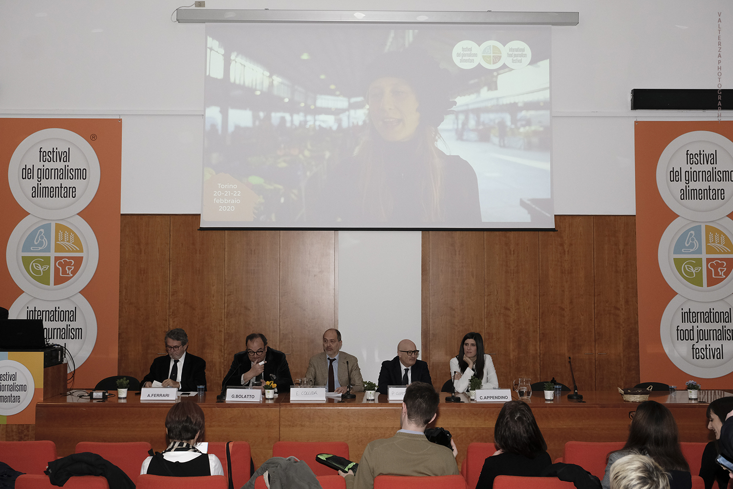 _DSF6005.jpg - 20/02/2020. Lingotto Fiere, Torino.  grazie alla presenza di esperti di settore, di alimentaristi, di aziende, di Associazioni, di semplici cittadini interessati e, soprattutto, di giornalisti, blogger e comunicatori. Nella foto Il tavolo dei relatori dell'inaugurazione dell'evento, Angelo Ferrari Direttore dell'istituto Zooprofilattico Piemonte, Liguria e Valle d'Aosta, Guido Bolatto Segretario Generale della Camera di Commercio di Torino, Giandomenico Genta Presidente della Fondazion CRC, Pietro Paolo Giampellegrini, Segretario Generale della regione Liguria, Chiara Appendino sindaca di Torino