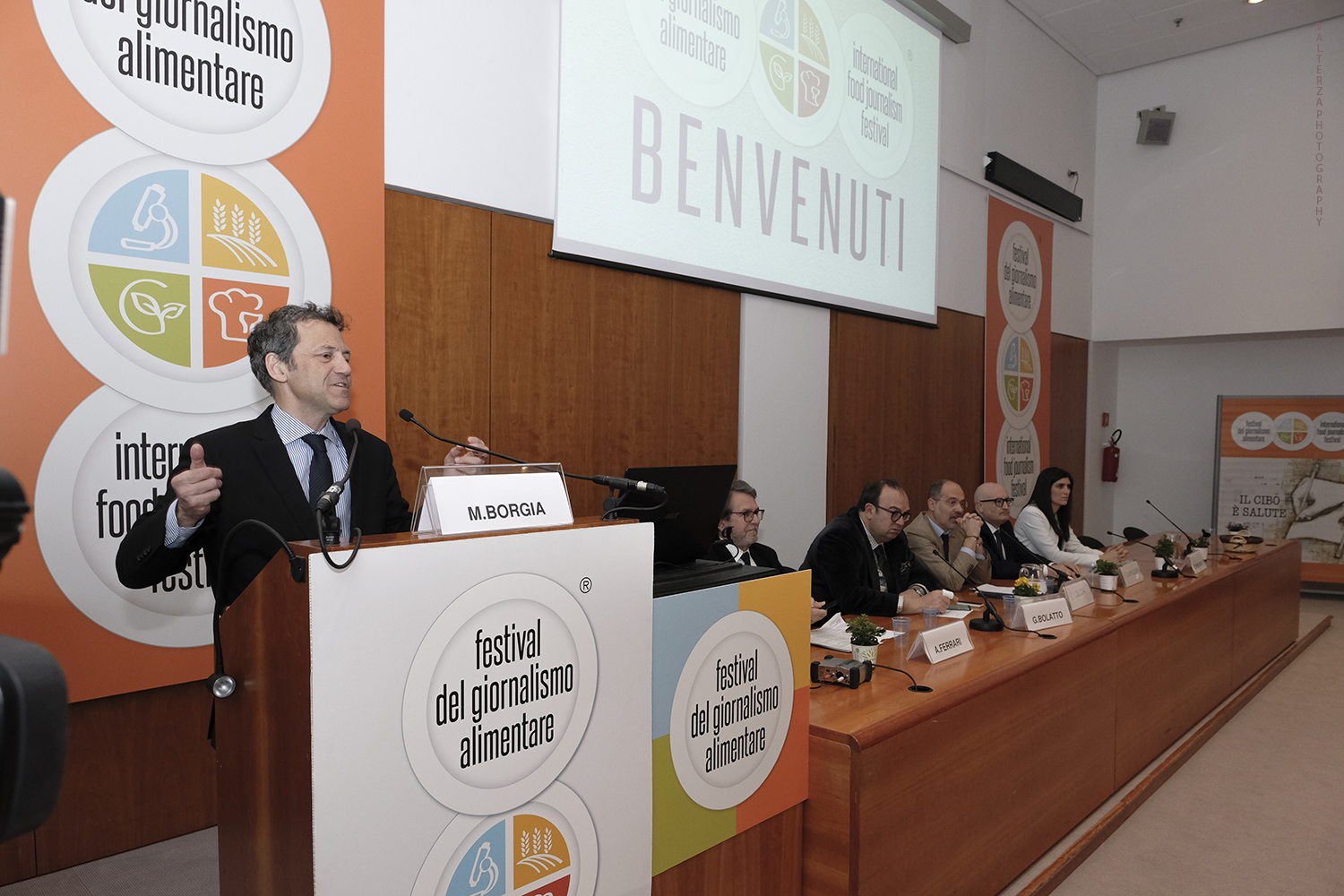 _DSF6028.jpg - 20/02/2020. Lingotto Fiere, Torino.  grazie alla presenza di esperti di settore, di alimentaristi, di aziende, di Associazioni, di semplici cittadini interessati e, soprattutto, di giornalisti, blogger e comunicatori. Nella foto un momento dell'intervento di Massimiliano Borgia Direttore del Festival del giornalismo Alimentare.