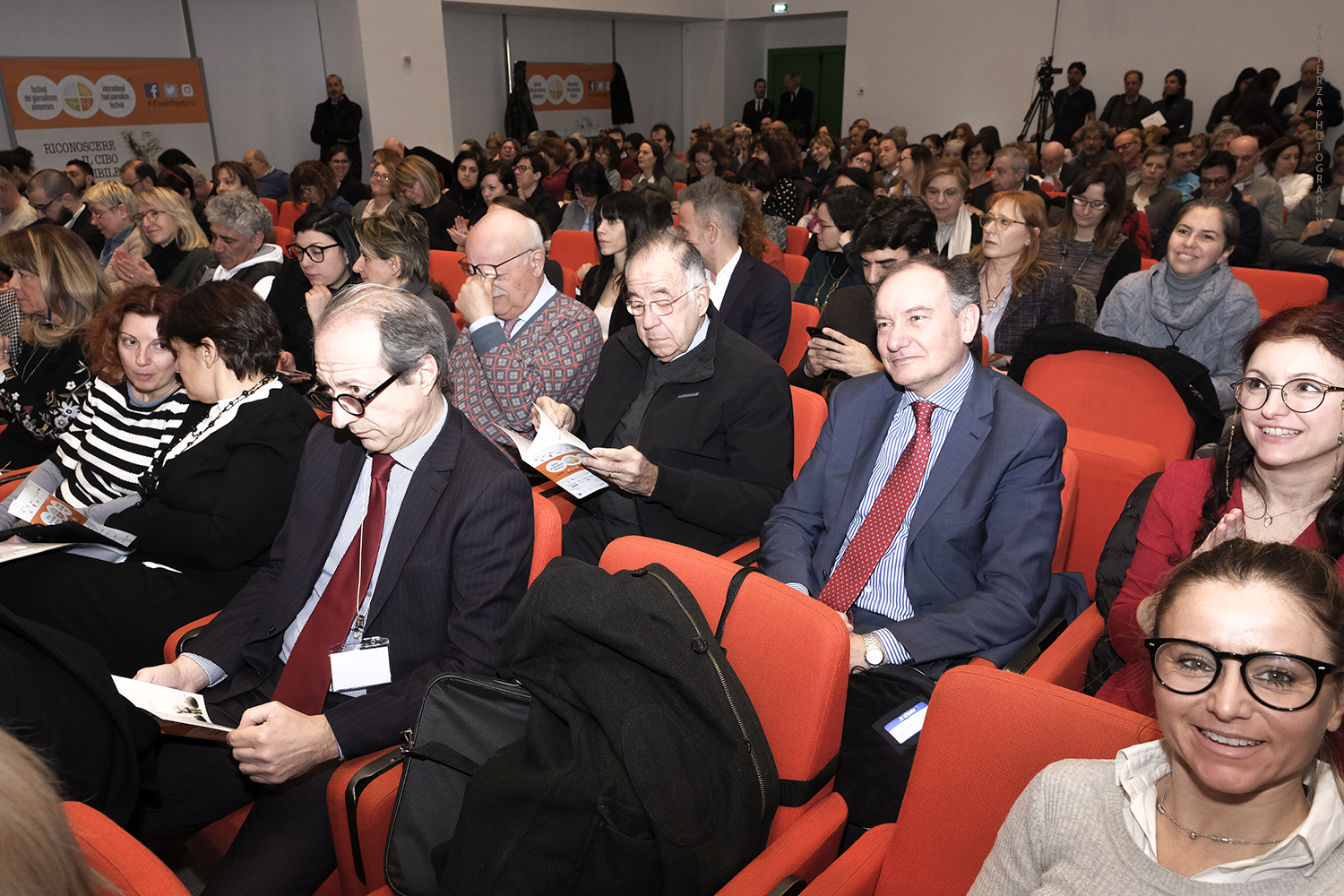 _DSF6115.jpg - 20/02/2020. Lingotto Fiere, Torino.  grazie alla presenza di esperti di settore, di alimentaristi, di aziende, di Associazioni, di semplici cittadini interessati e, soprattutto, di giornalisti, blogger e comunicatori. Nella foto una delle sale del convegno affollata di rappresentanri della stampa per l'inaugurazione.