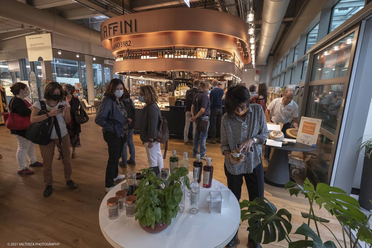 _DSF7628.jpg - 25/09/2021.Torino. Si Ã¨ svolta l'anteprima in presenza del Festival del Giornalismo Alimentare 2021 con â€œSostenibili dalla colazione allâ€™aperitivo". Nella foto  l'area di Affini a Green Pea, il locale allâ€™ultimo piano dellâ€™area commerciale interamente dedicata ai prodotti sostenibili dove si Ã¨ svolto l'evento.