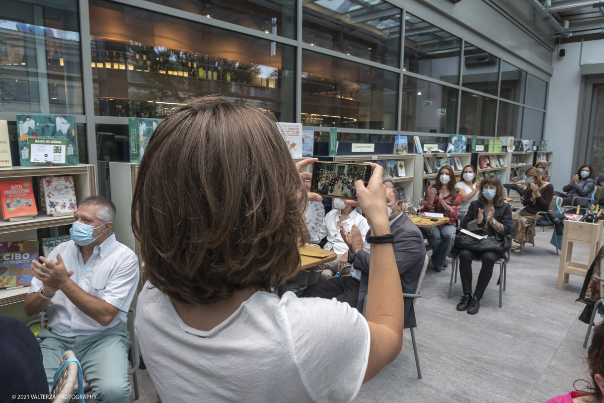 _DSF7697.jpg - 25/09/2021.Torino. Si Ã¨ svolta l'anteprima in presenza del Festival del Giornalismo Alimentare 2021 con â€œSostenibili dalla colazione allâ€™aperitivo". Nella foto momento in attesa dell'inizio dell'evento