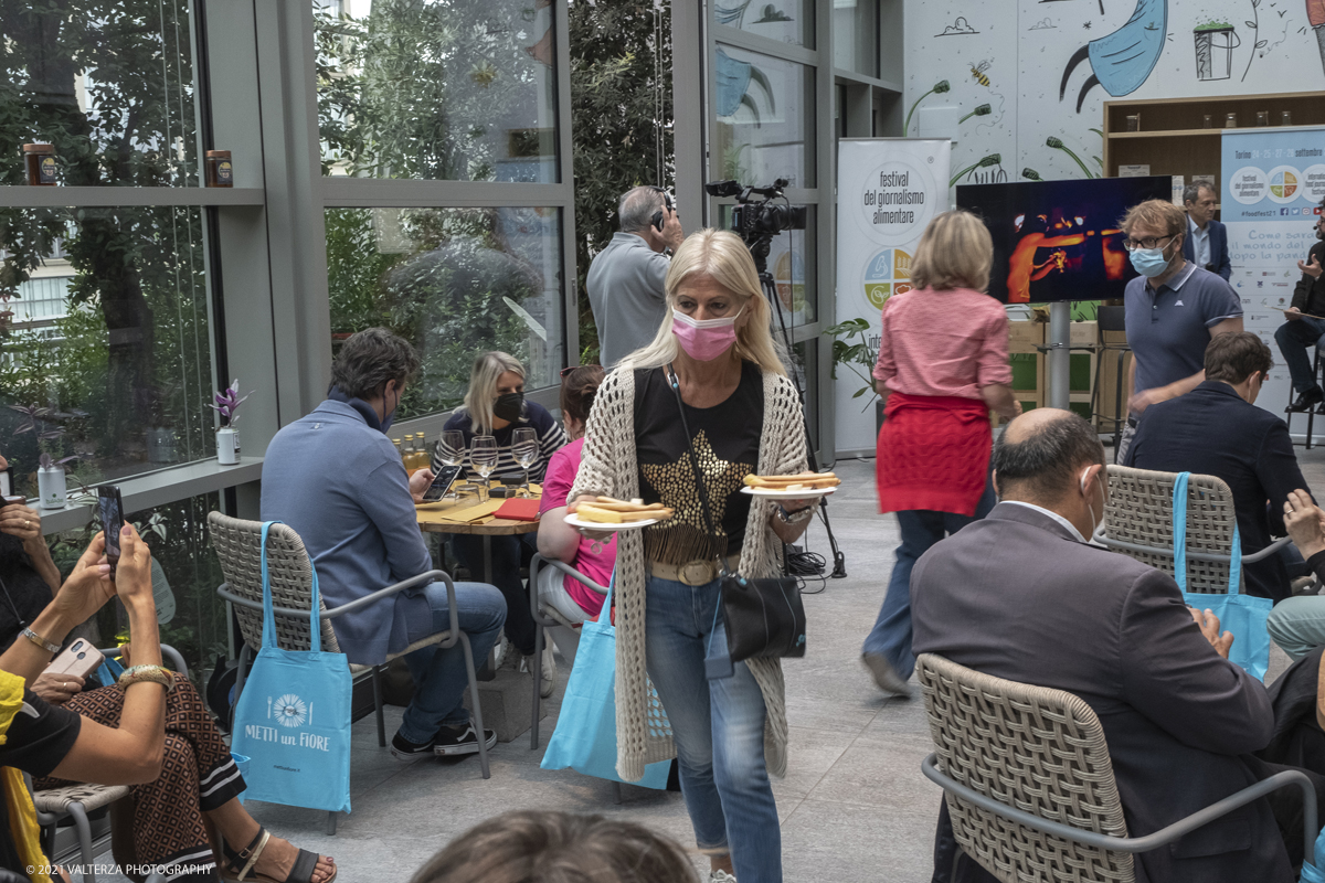 _DSF7736.jpg - 25/09/2021.Torino. Si Ã¨ svolta l'anteprima in presenza del Festival del Giornalismo Alimentare 2021 con â€œSostenibili dalla colazione allâ€™aperitivo". Nella foto si parte con  â€œLa colazione del contadinoâ€� una proposta a base di formaggi dei casari della provincia di Torino