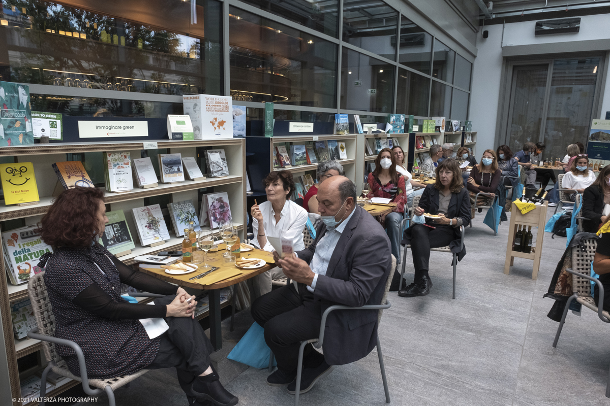 _DSF7835.jpg - 25/09/2021.Torino. Si Ã¨ svolta l'anteprima in presenza del Festival del Giornalismo Alimentare 2021 con â€œSostenibili dalla colazione allâ€™aperitivo". Nella foto un momento della mattinata del festival nella sala che ha ospitato l'evento