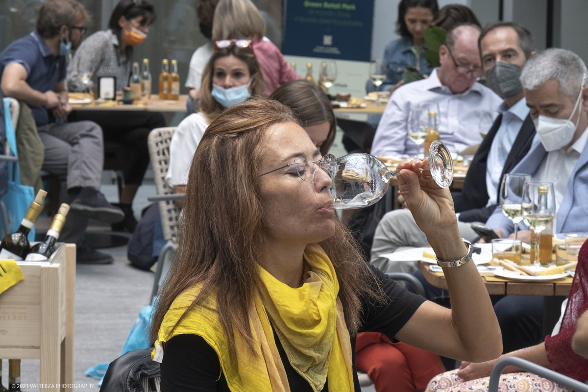 _DSF7838.jpg - 25/09/2021.Torino. Si Ã¨ svolta l'anteprima in presenza del Festival del Giornalismo Alimentare 2021 con â€œSostenibili dalla colazione allâ€™aperitivo". Nella foto un momento della degustazione