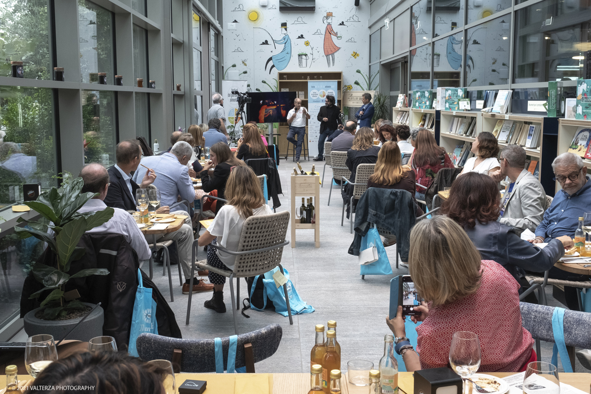 _DSF7892.jpg - 25/09/2021.Torino. Si Ã¨ svolta l'anteprima in presenza del Festival del Giornalismo Alimentare 2021 con â€œSostenibili dalla colazione allâ€™aperitivo". Nella foto un momento della mattinata del festival nella sala che ha ospitato l'evento