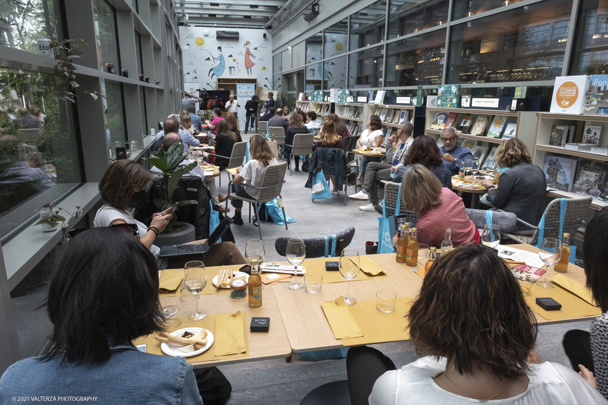 _DSF7897.jpg - 25/09/2021.Torino. Si Ã¨ svolta l'anteprima in presenza del Festival del Giornalismo Alimentare 2021 con â€œSostenibili dalla colazione allâ€™aperitivo". Nella foto un momento della mattinata del festival nella sala che ha ospitato l'evento