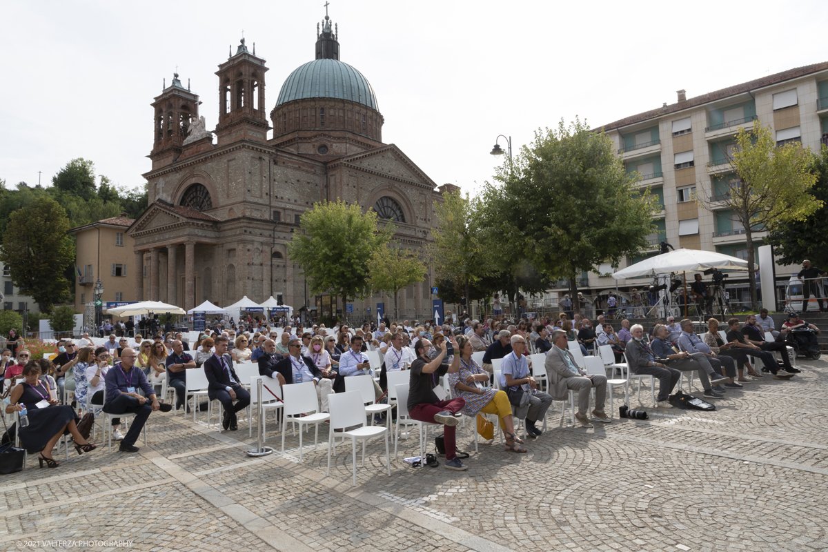 _X9B9389.jpg - 3/08/2021. Dogliani (Cuneo). Dal 3 al 5 Settembre torna a Dogliani (CN) il Festival della TV e dei Nuovi Media. Un festival in cui parlare e discutere la televisione di oggi e quella del futuro, uno spazio di incontro, dibattito ed approfondimento sui grandi temi della comunicazione e dei media digitali presenti i grandi protagonisti della comunicazione e dell'intrattenimento. Nella foto le attivitÃ  in Piazza Umberto I sede dei principali eventi