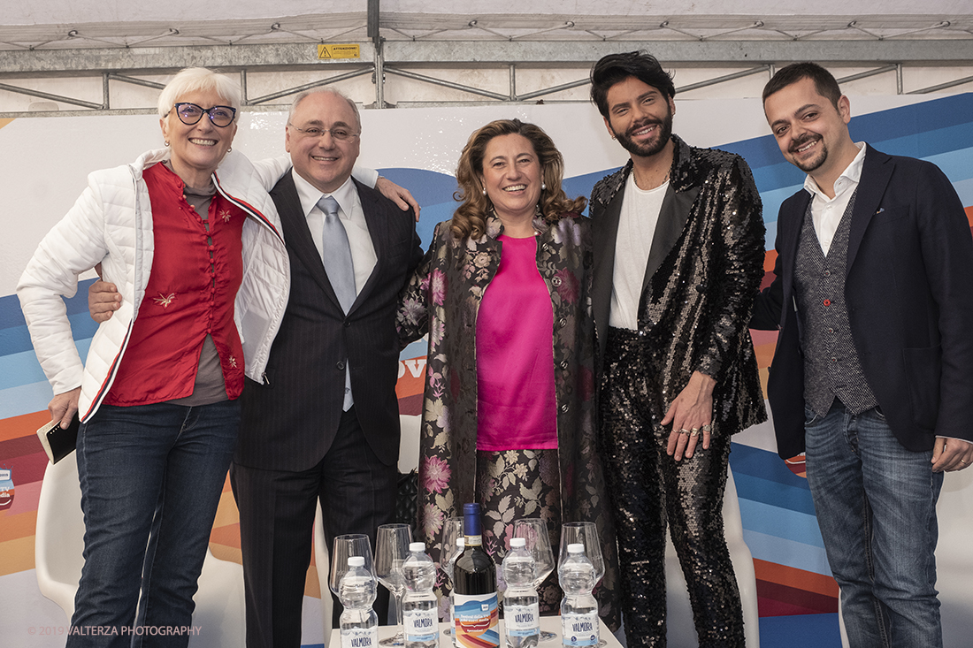 DSCF5396.jpg - 04/05/2019. Dogliani 2-5Maggio. Festival della TV avente come tema#percezioni, 4 giorni di dialoghi, confronti sguardi verso il mondo di domani. Nella foto partecipanti all'incontro "Real Time, la TV delle Meraviglie.", la conduttrice Alessandra Comazzi, Imma Polese, Federico Lauri, Gesualdo Vercio