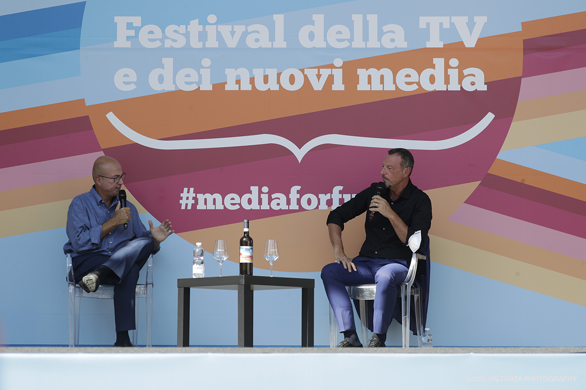 _G3I7571.jpg - 05/09/2020. Dogliani.Festival della TV #media for future. Come sta cambiando la Televisione? In che modo i Nuovi Media stanno invadendo il campo della comunicazione tradizionale? Quali programmi guarderemo domani? E dove li guarderemo? Nella foto i partecipanti all'incontro "Amadeus si racconta"  Amadeus conduttore televisivo e Aldo Cazzullo Giornalista e scrittore