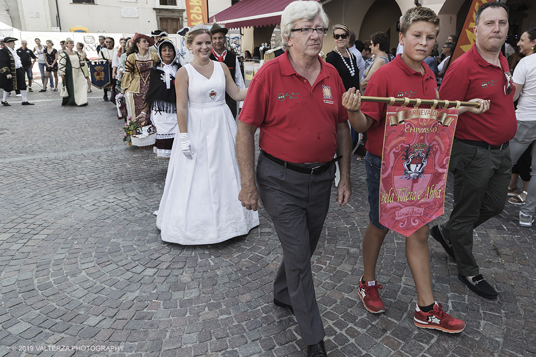 _G3I3506.jpg - 01/09/2019. Carmagnola. TO. Concorso del Peperone  Riservato ai produttori dellâ€™area di coltivazione del Peperone di Carmagnola, si premiano i migliori esemplari i dei quattro ecotipi locali: quadrato, lungo o corno di bue, trottola e tumaticot. Nella foto figuranti della sfilata in costumi storici della festa di Re Peperone della bella Povronera.