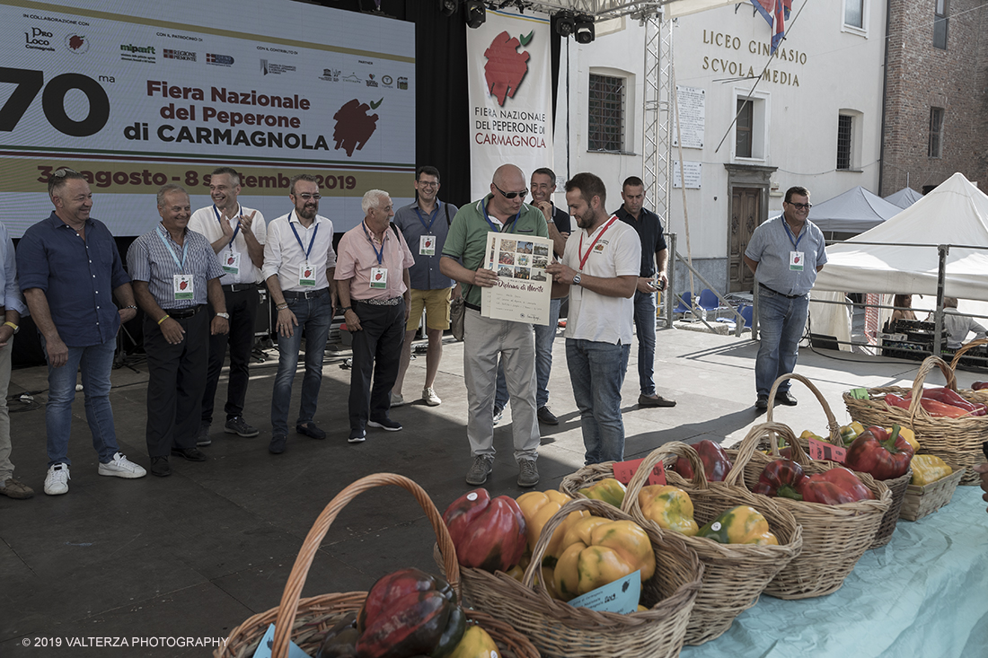 _G3I3691.jpg - 01/09/2019. Carmagnola. TO. Concorso del Peperone  Riservato ai produttori dellâ€™area di coltivazione del Peperone di Carmagnola, si premiano i migliori esemplari i dei quattro ecotipi locali: quadrato, lungo o corno di bue, trottola e tumaticot. Nella foto un momento della premiazione dei vincitori il concorso del Peperone