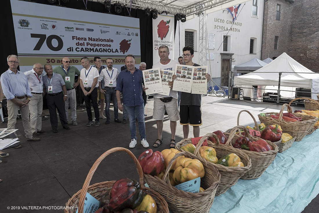 _G3I3753.jpg - 01/09/2019. Carmagnola. TO. Concorso del Peperone  Riservato ai produttori dellâ€™area di coltivazione del Peperone di Carmagnola, si premiano i migliori esemplari i dei quattro ecotipi locali: quadrato, lungo o corno di bue, trottola e tumaticot. Nella foto un momento della premiazione dei vincitori il concorso del Peperone