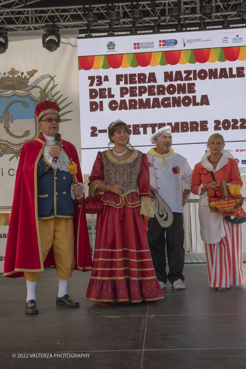 _DSF4814.jpg - 04/09/2022. Carmagnola. Nell'ambito della 73^ edizione della fiera Fiera Ã¨ andato in scena il peperone day 2022 , torna la nuova edizione della Festa di Re Peperone e della Bela Povronera, con sfilata delle maschere. Nella foto l'intervento sul palco del Re Peperone