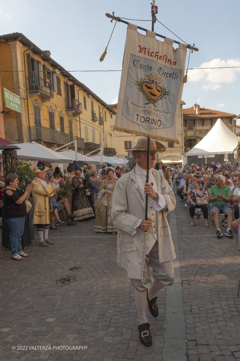 _DSF4946.jpg - 04/09/2022. Carmagnola. Nell'ambito della 73^ edizione della fiera Fiera Ã¨ andato in scena il peperone day 2022 , torna la nuova edizione della Festa di Re Peperone e della Bela Povronera, con sfilata delle maschere. Nella foto gruppi  e personaggi storici della grande sfilata per la festa di Re Peperone   e della Bela Povronera,