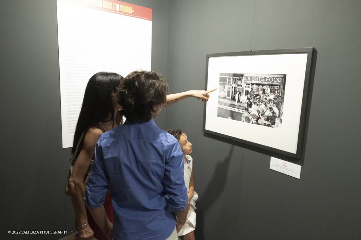 _DSF9799.jpg - 01/07/2022. Torino. A sessantâ€™anni dalla morte della Monroe, una mostra-evento con memorabilia originali, in parte esposti in anteprima mondiale e le fotografie , scattate dal fotografo,suo amico storico ,Sam Shaw. Nella foto in visita alla mostra