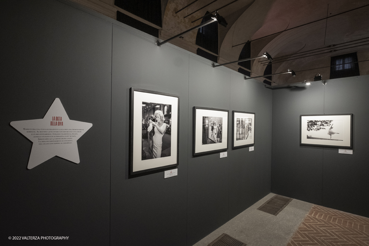 _DSF9985.jpg - 01/07/2022. Torino. A sessantâ€™anni dalla morte della Monroe, una mostra-evento con memorabilia originali, in parte esposti in anteprima mondiale e le fotografie , scattate dal fotografo,suo amico storico ,Sam Shaw. Nella foto parte dell'allestimento dlla mostra