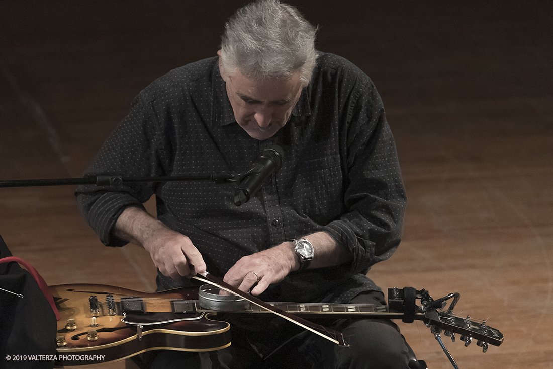 _G3I2936.jpg - 28/04/2019.Torino,.Attivo da oltre cinquantâ€™anni nei piuÌ€ disparati contesti musicali, Fred Frith eÌ€ un vero pioniere della chitarra elettrica, fin dai tempi di gruppi avant rock come Henry Cow o Massacre (con Bill Laswell). Come improvvisatore radicale ha suonato con figure del calibro di Robert Wyatt o John Zorn e come compositore ha visto suoi lavori interpretati da affermati ensemble di musica contemporanea. Nella foto Fred Frith nella esibizione "solo electric guitar" sul palco del conservatorio Giuseppe Verdi.