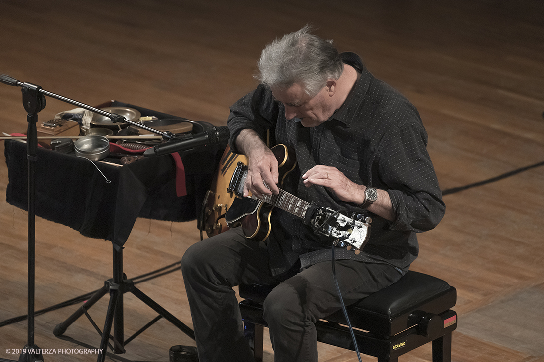 _G3I2953.jpg - 28/04/2019.Torino,.Attivo da oltre cinquantâ€™anni nei piuÌ€ disparati contesti musicali, Fred Frith eÌ€ un vero pioniere della chitarra elettrica, fin dai tempi di gruppi avant rock come Henry Cow o Massacre (con Bill Laswell). Come improvvisatore radicale ha suonato con figure del calibro di Robert Wyatt o John Zorn e come compositore ha visto suoi lavori interpretati da affermati ensemble di musica contemporanea. Nella foto Fred Frith nella esibizione "solo electric guitar" sul palco del conservatorio Giuseppe Verdi.