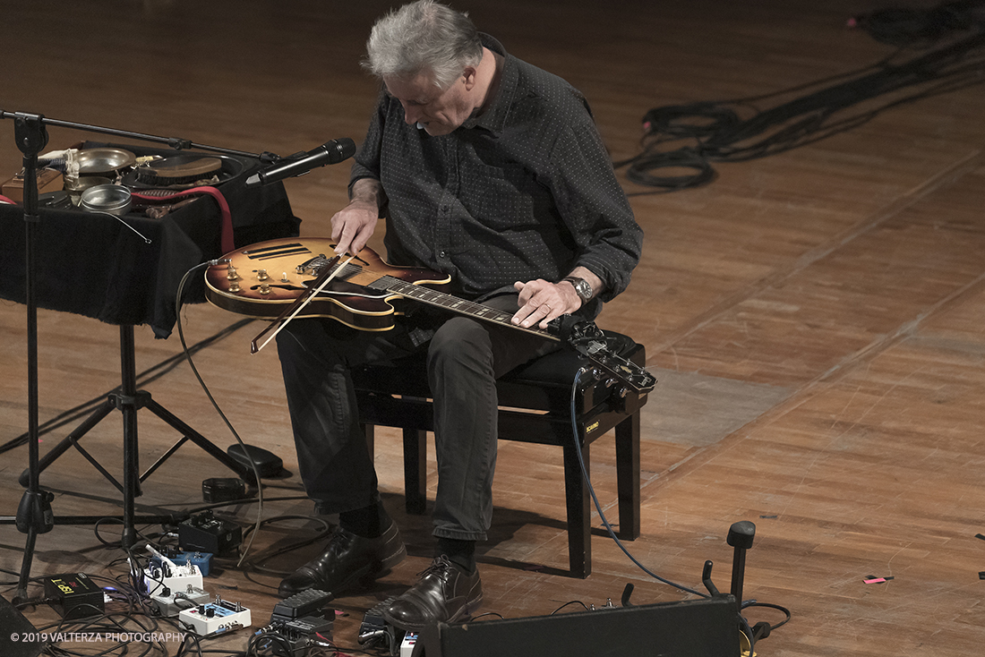 _G3I2971.jpg - 28/04/2019.Torino,.Attivo da oltre cinquantâ€™anni nei piuÌ€ disparati contesti musicali, Fred Frith eÌ€ un vero pioniere della chitarra elettrica, fin dai tempi di gruppi avant rock come Henry Cow o Massacre (con Bill Laswell). Come improvvisatore radicale ha suonato con figure del calibro di Robert Wyatt o John Zorn e come compositore ha visto suoi lavori interpretati da affermati ensemble di musica contemporanea. Nella foto Fred Frith nella esibizione "solo electric guitar" sul palco del conservatorio Giuseppe Verdi.