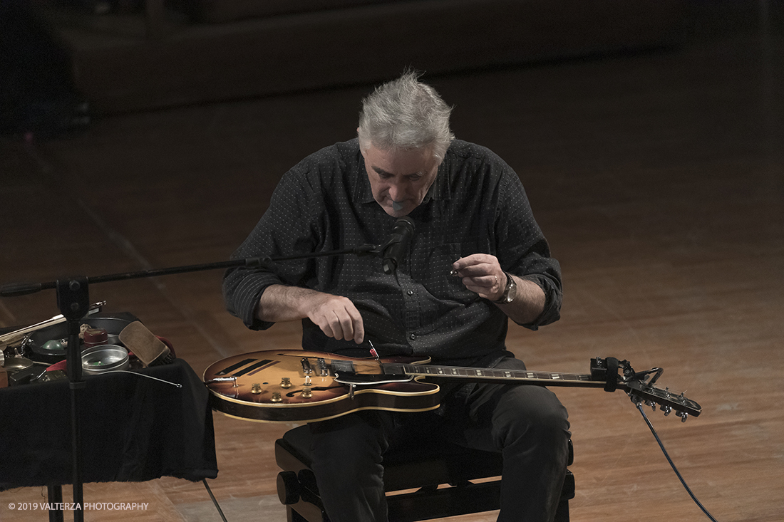 _G3I2987.jpg - 28/04/2019.Torino,.Attivo da oltre cinquantâ€™anni nei piuÌ€ disparati contesti musicali, Fred Frith eÌ€ un vero pioniere della chitarra elettrica, fin dai tempi di gruppi avant rock come Henry Cow o Massacre (con Bill Laswell). Come improvvisatore radicale ha suonato con figure del calibro di Robert Wyatt o John Zorn e come compositore ha visto suoi lavori interpretati da affermati ensemble di musica contemporanea. Nella foto Fred Frith nella esibizione "solo electric guitar" sul palco del conservatorio Giuseppe Verdi.