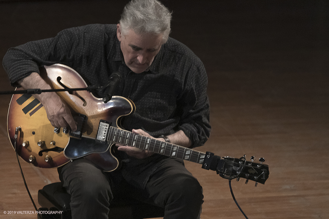 _G3I3033.jpg - 28/04/2019.Torino,.Attivo da oltre cinquantâ€™anni nei piuÌ€ disparati contesti musicali, Fred Frith eÌ€ un vero pioniere della chitarra elettrica, fin dai tempi di gruppi avant rock come Henry Cow o Massacre (con Bill Laswell). Come improvvisatore radicale ha suonato con figure del calibro di Robert Wyatt o John Zorn e come compositore ha visto suoi lavori interpretati da affermati ensemble di musica contemporanea. Nella foto Fred Frith nella esibizione "solo electric guitar" sul palco del conservatorio Giuseppe Verdi.