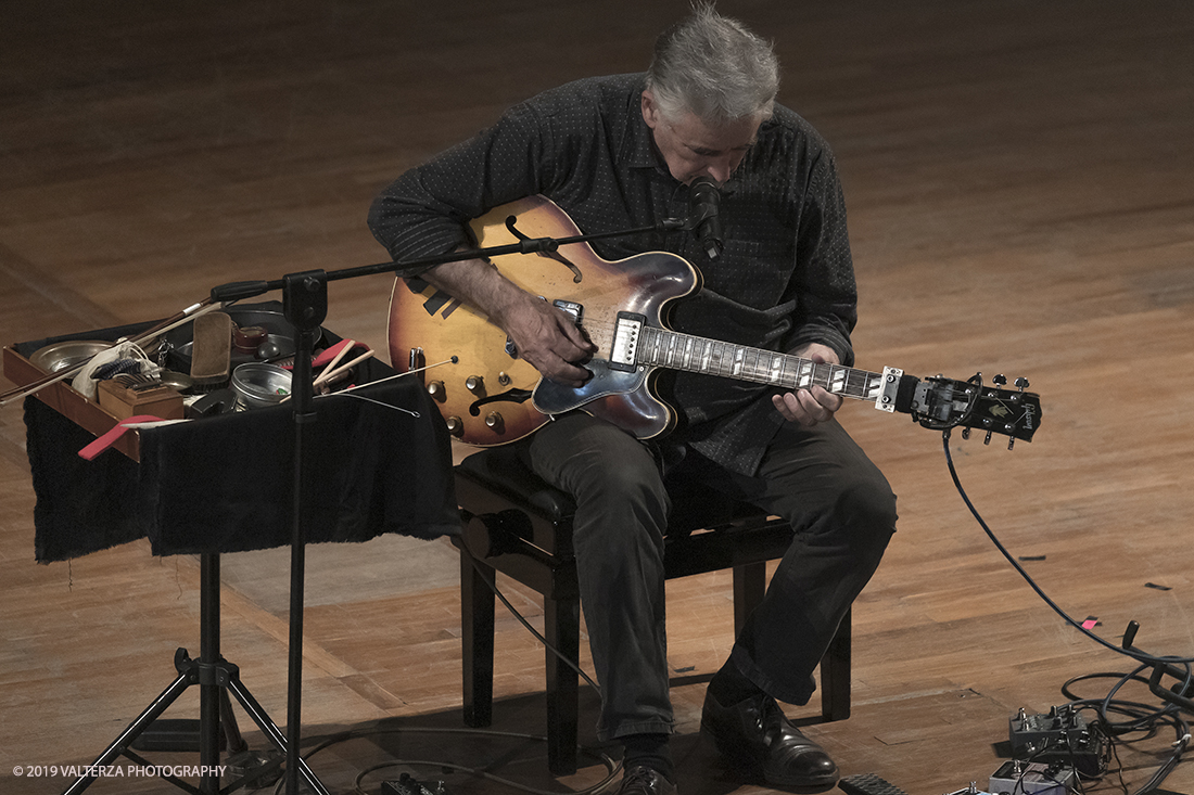 _G3I3046.jpg - 28/04/2019.Torino,.Attivo da oltre cinquantâ€™anni nei piuÌ€ disparati contesti musicali, Fred Frith eÌ€ un vero pioniere della chitarra elettrica, fin dai tempi di gruppi avant rock come Henry Cow o Massacre (con Bill Laswell). Come improvvisatore radicale ha suonato con figure del calibro di Robert Wyatt o John Zorn e come compositore ha visto suoi lavori interpretati da affermati ensemble di musica contemporanea. Nella foto Fred Frith nella esibizione "solo electric guitar" sul palco del conservatorio Giuseppe Verdi.