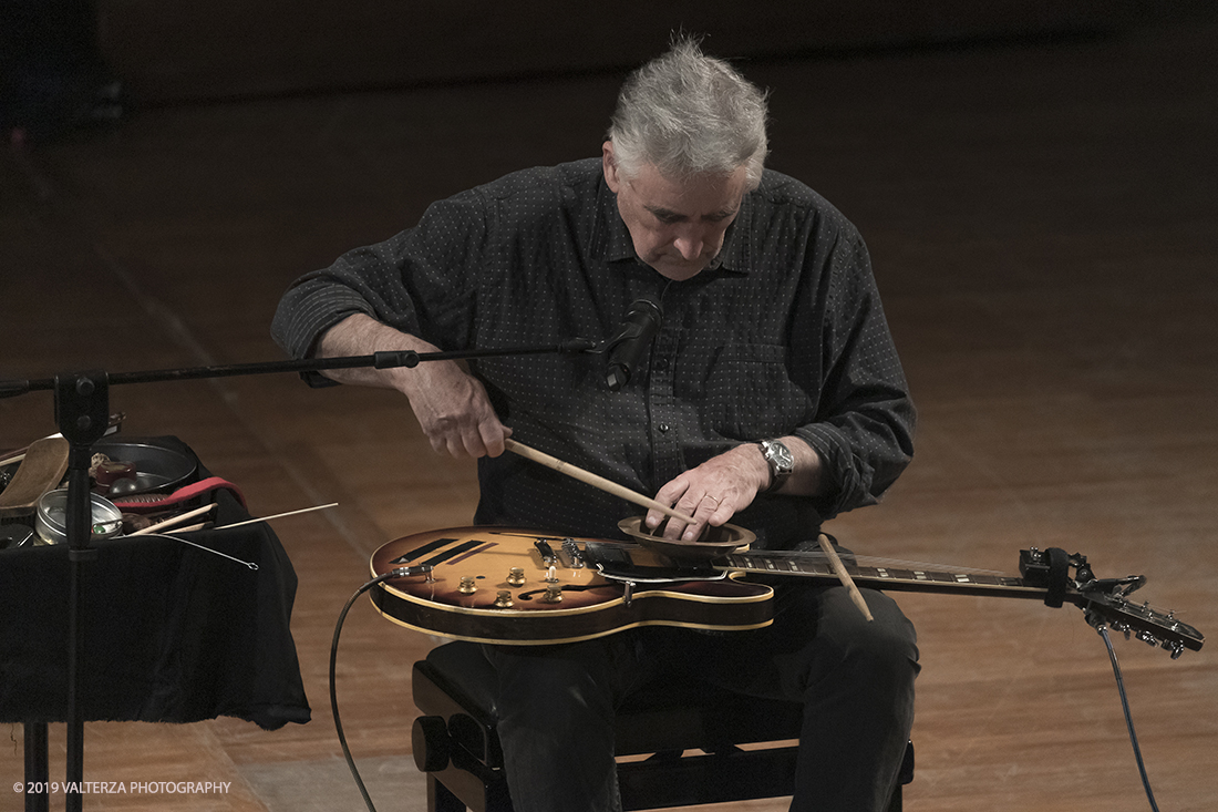 _G3I3077.jpg - 28/04/2019.Torino,.Attivo da oltre cinquantâ€™anni nei piuÌ€ disparati contesti musicali, Fred Frith eÌ€ un vero pioniere della chitarra elettrica, fin dai tempi di gruppi avant rock come Henry Cow o Massacre (con Bill Laswell). Come improvvisatore radicale ha suonato con figure del calibro di Robert Wyatt o John Zorn e come compositore ha visto suoi lavori interpretati da affermati ensemble di musica contemporanea. Nella foto Fred Frith nella esibizione "solo electric guitar" sul palco del conservatorio Giuseppe Verdi.