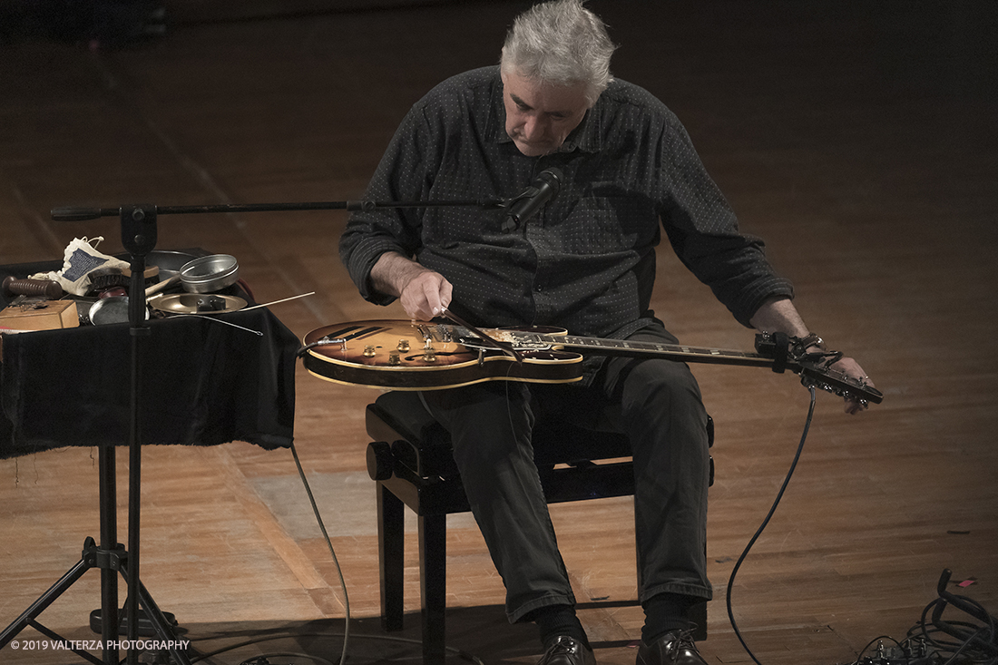 _G3I3288.jpg - 28/04/2019.Torino,.Attivo da oltre cinquantâ€™anni nei piuÌ€ disparati contesti musicali, Fred Frith eÌ€ un vero pioniere della chitarra elettrica, fin dai tempi di gruppi avant rock come Henry Cow o Massacre (con Bill Laswell). Come improvvisatore radicale ha suonato con figure del calibro di Robert Wyatt o John Zorn e come compositore ha visto suoi lavori interpretati da affermati ensemble di musica contemporanea. Nella foto Fred Frith nella esibizione "solo electric guitar" sul palco del conservatorio Giuseppe Verdi.