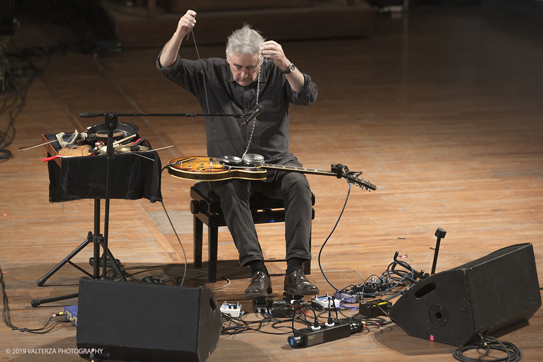 _X9B8506.jpg - 28/04/2019.Torino,.Attivo da oltre cinquantâ€™anni nei piuÌ€ disparati contesti musicali, Fred Frith eÌ€ un vero pioniere della chitarra elettrica, fin dai tempi di gruppi avant rock come Henry Cow o Massacre (con Bill Laswell). Come improvvisatore radicale ha suonato con figure del calibro di Robert Wyatt o John Zorn e come compositore ha visto suoi lavori interpretati da affermati ensemble di musica contemporanea. Nella foto Fred Frith nella esibizione "solo electric guitar" sul palco del conservatorio Giuseppe Verdi.