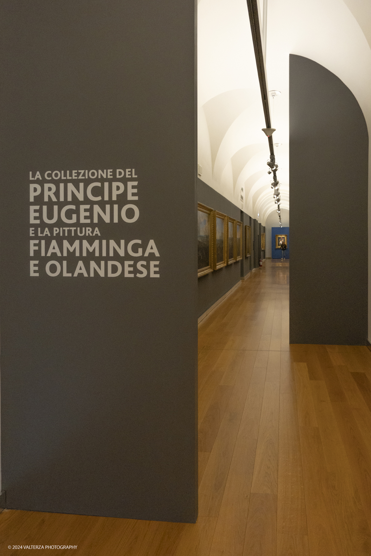 _DSF3509.jpg - 11/04/2024. Torino.  Al secondo piano della Galleria Sabauda ha aperto al pubblico  il nuovo allestimento della prestigiosa collezione del principe Eugenio di Savoia Soissons, insieme ai capolavori dei maestri primitivi nordici, alle raccolte di pittura fiamminga e olandese del Seicento provenienti dagli acquisti effettuati a piÃ¹ riprese dai Savoia tra il XVII e il XIX secolo. Nella foto l'ingresso alla mostra